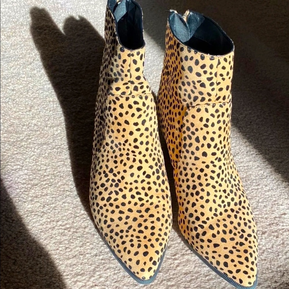 Qupid Cheetah Print Ankle Bootie • 9